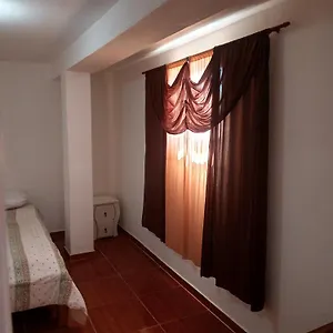 Alojamento de Acomodação e Pequeno-almoço Standart Ate 4 Pessoas Ao Lado Do Parque Cerejeiras, Campos do Jordão